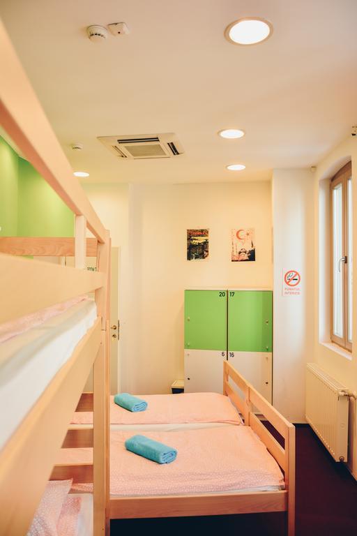 Pura Vida Sky Bar & Hostel 부쿠레슈티 외부 사진